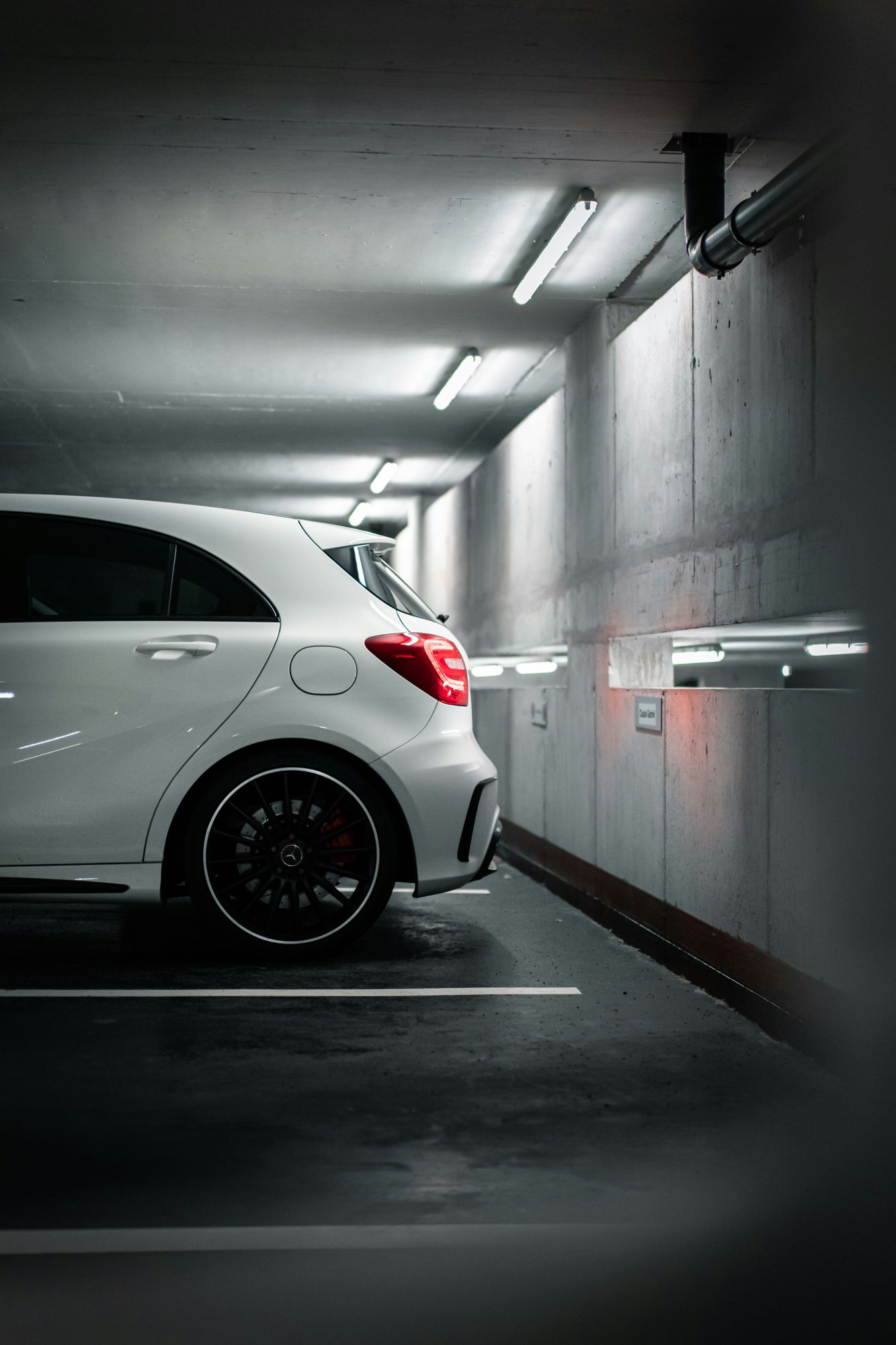 Parcheggio privato coperto a 200 metri da Toledo16 Luxury Suites, Napoli centro